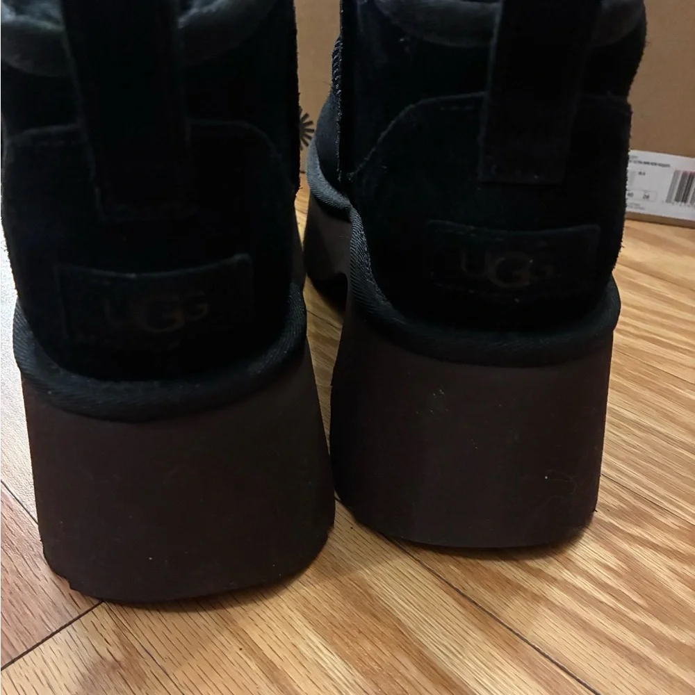 UGG Women's Black Suede Platform Boots. Size 9. NWT - Picture 4 of 6